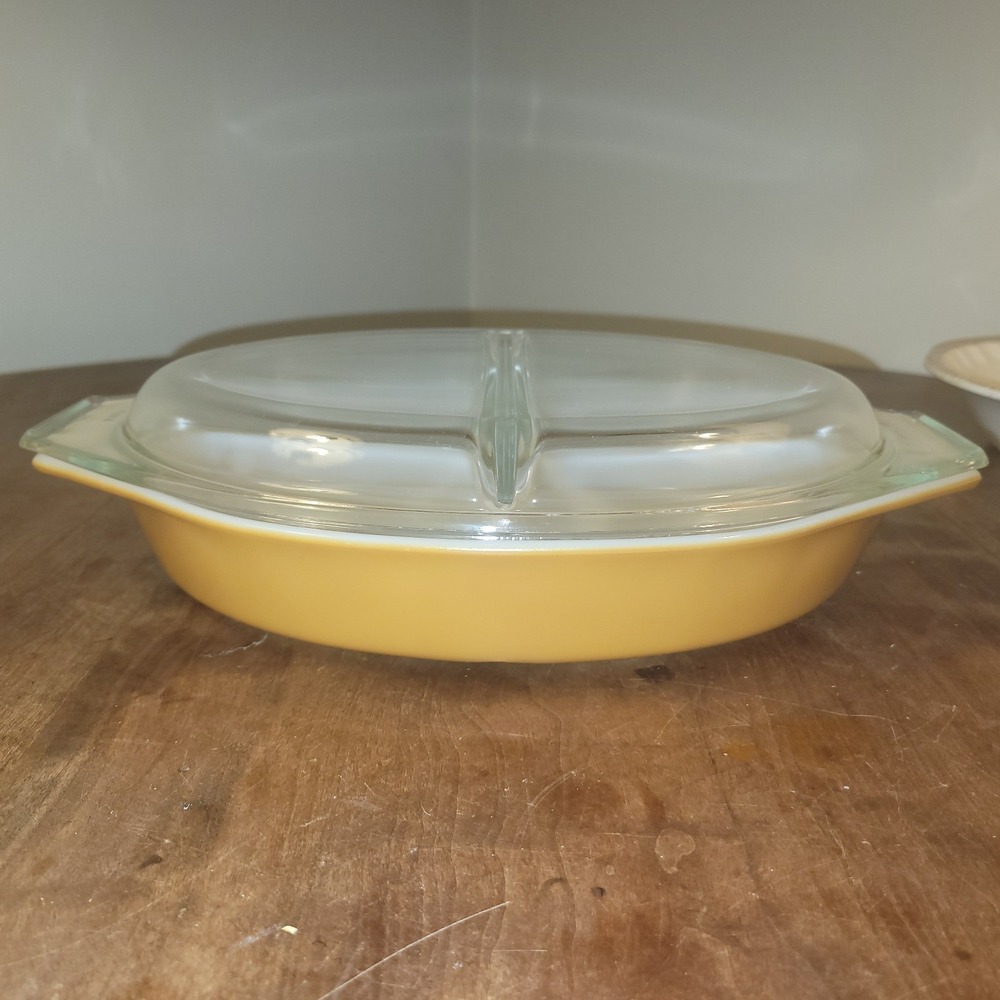 Vintage Pyrex Yellow Gold Divided Oval 1 quart Casserole Dish and 945C Lid